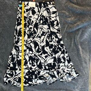 East 5th skirt black white
